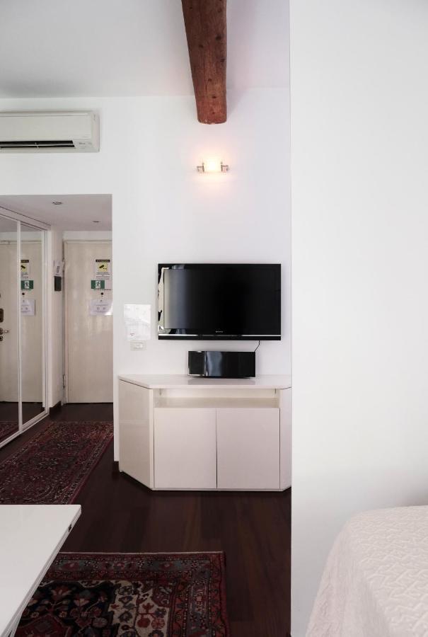 Comecasa Flowery Terraced Apartment Milan Bagian luar foto