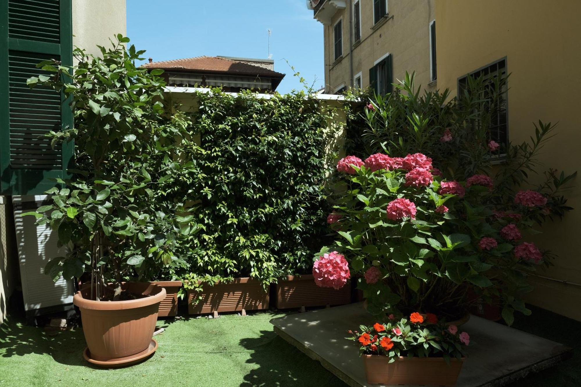 Comecasa Flowery Terraced Apartment Milan Bagian luar foto