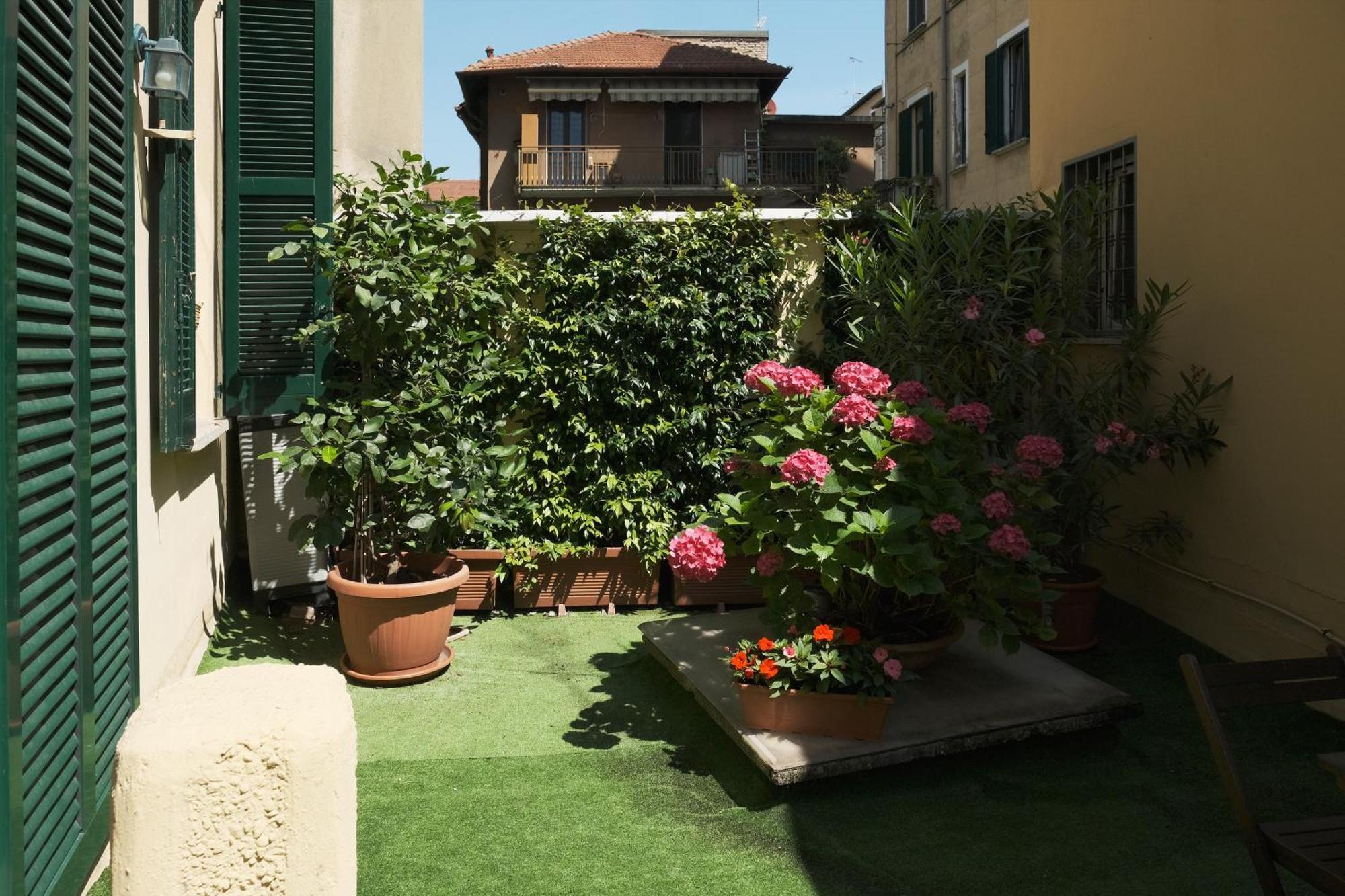 Comecasa Flowery Terraced Apartment Milan Bagian luar foto
