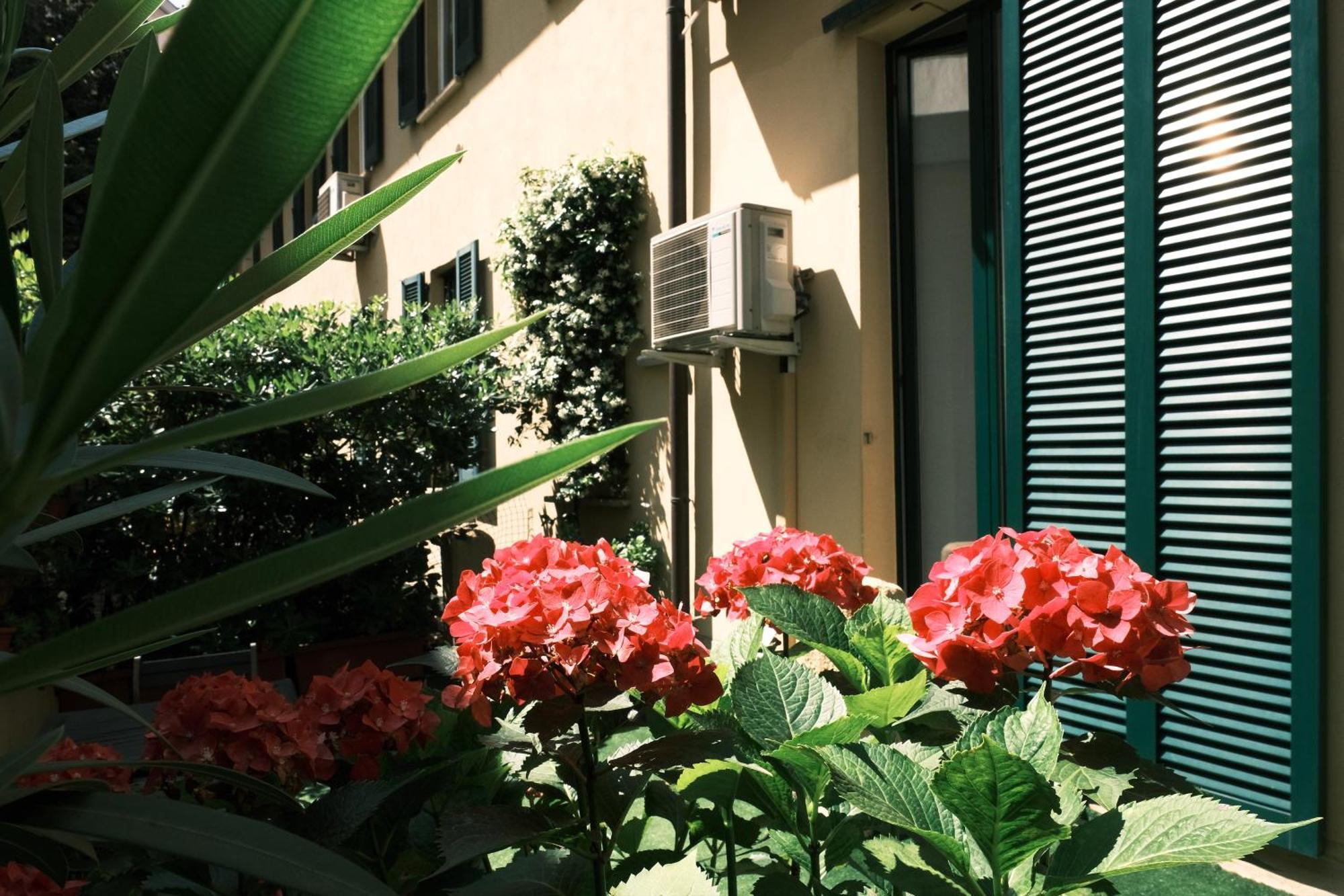 Comecasa Flowery Terraced Apartment Milan Bagian luar foto