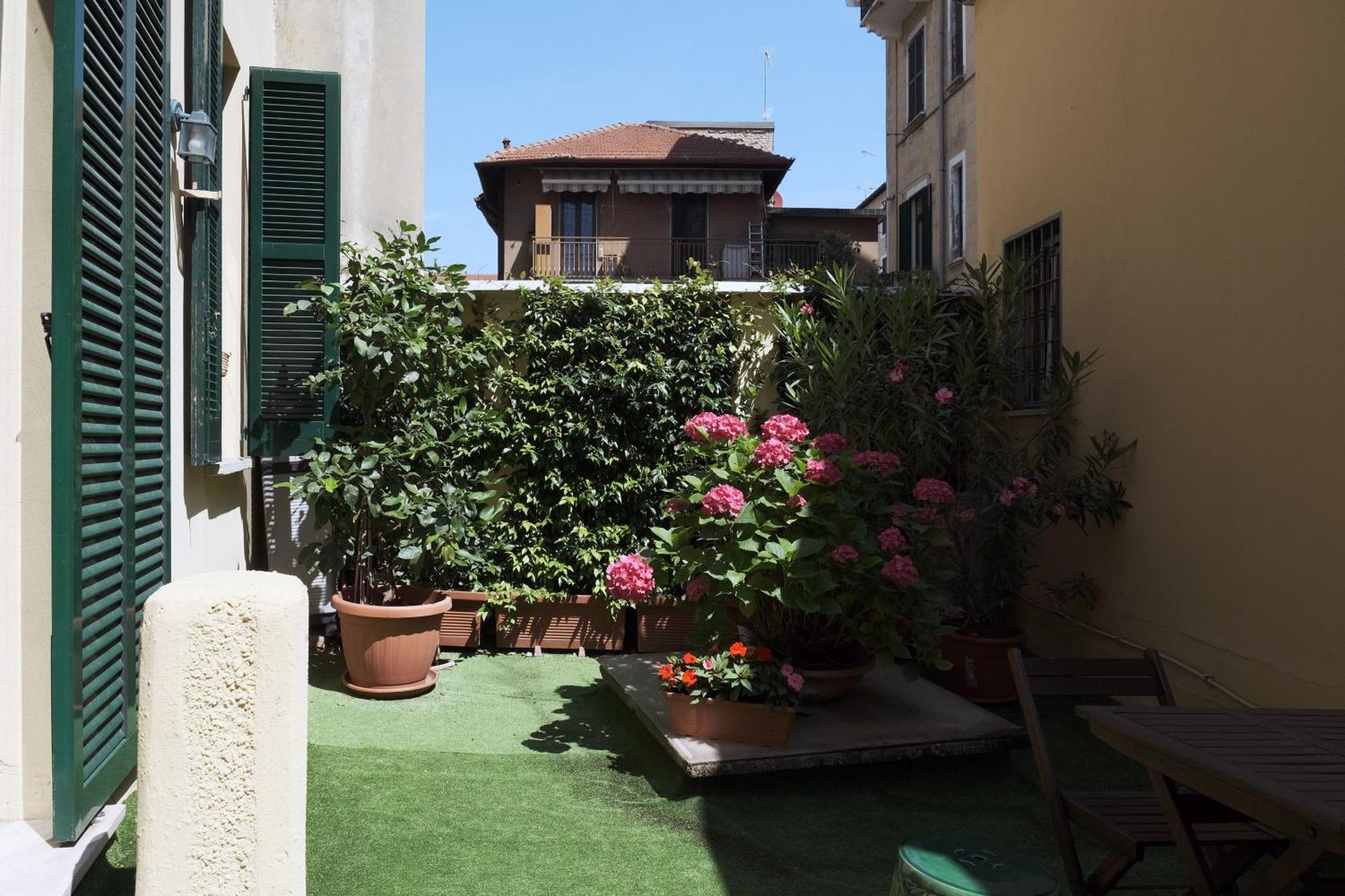 Comecasa Flowery Terraced Apartment Milan Bagian luar foto